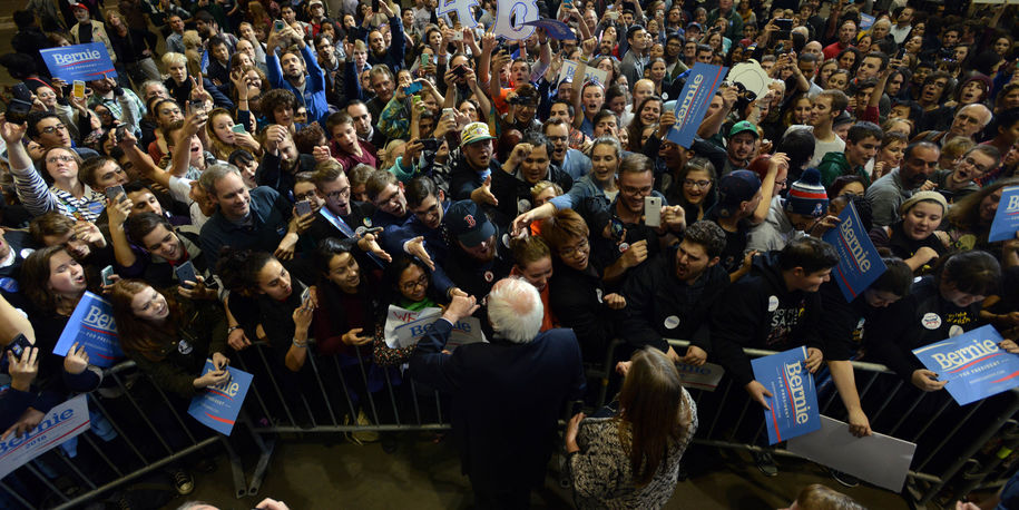 bernie sanders crowd